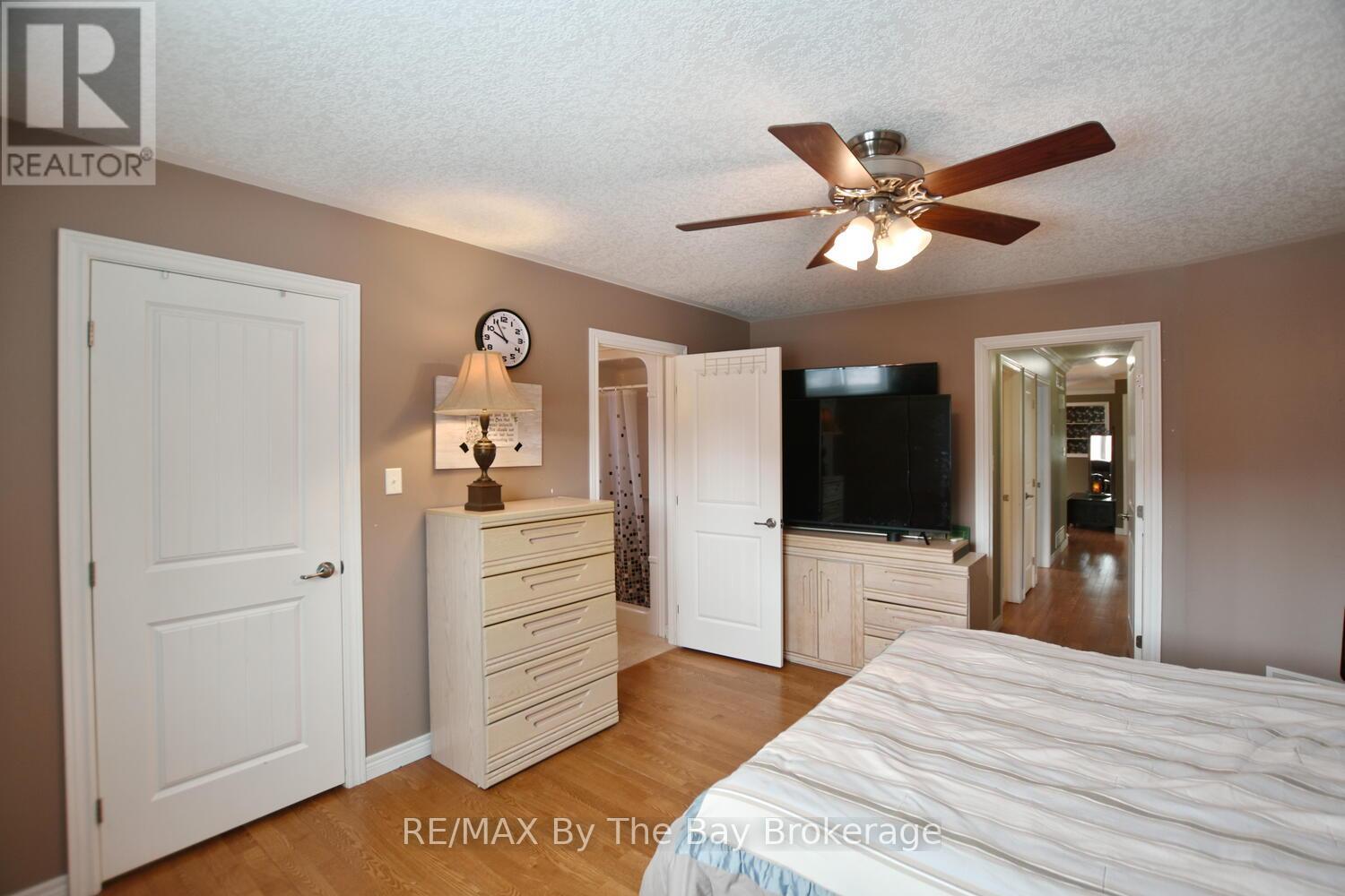 409 Robinson Road, Wasaga Beach, Ontario L9Z 2Z5 - Photo 24 - S12919798