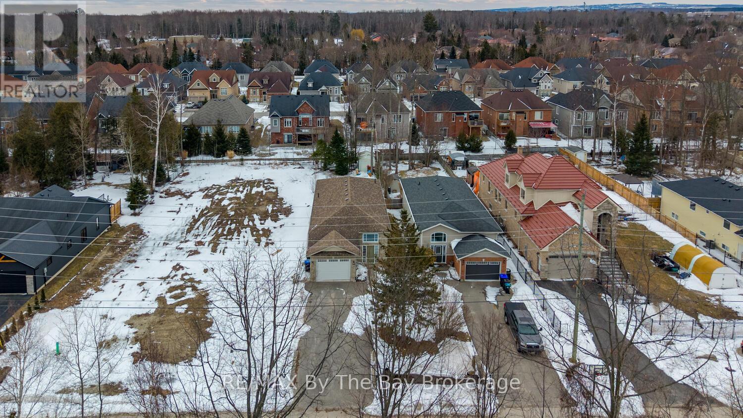 409 Robinson Road, Wasaga Beach, Ontario L9Z 2Z5 - Photo 3 - S12919798