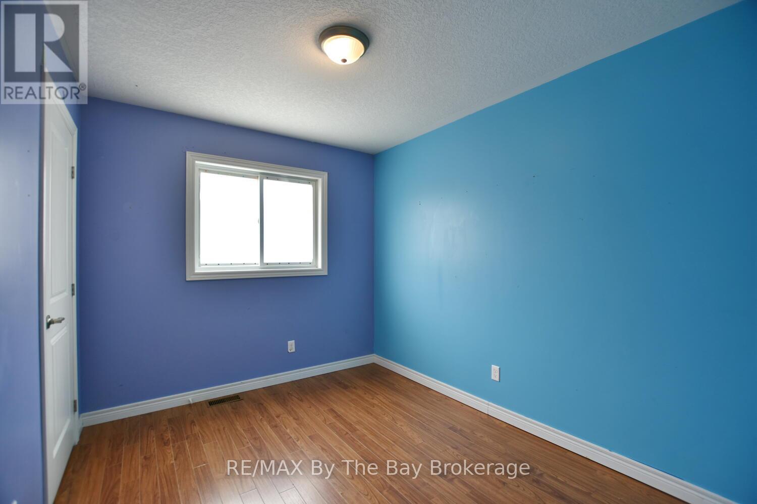 409 Robinson Road, Wasaga Beach, Ontario L9Z 2Z5 - Photo 30 - S12919798