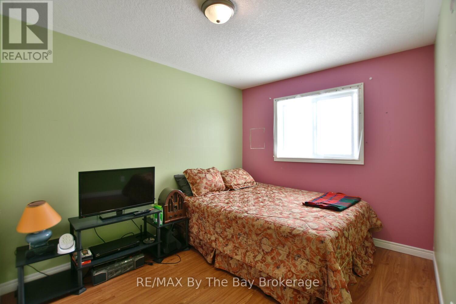 409 Robinson Road, Wasaga Beach, Ontario L9Z 2Z5 - Photo 33 - S12919798