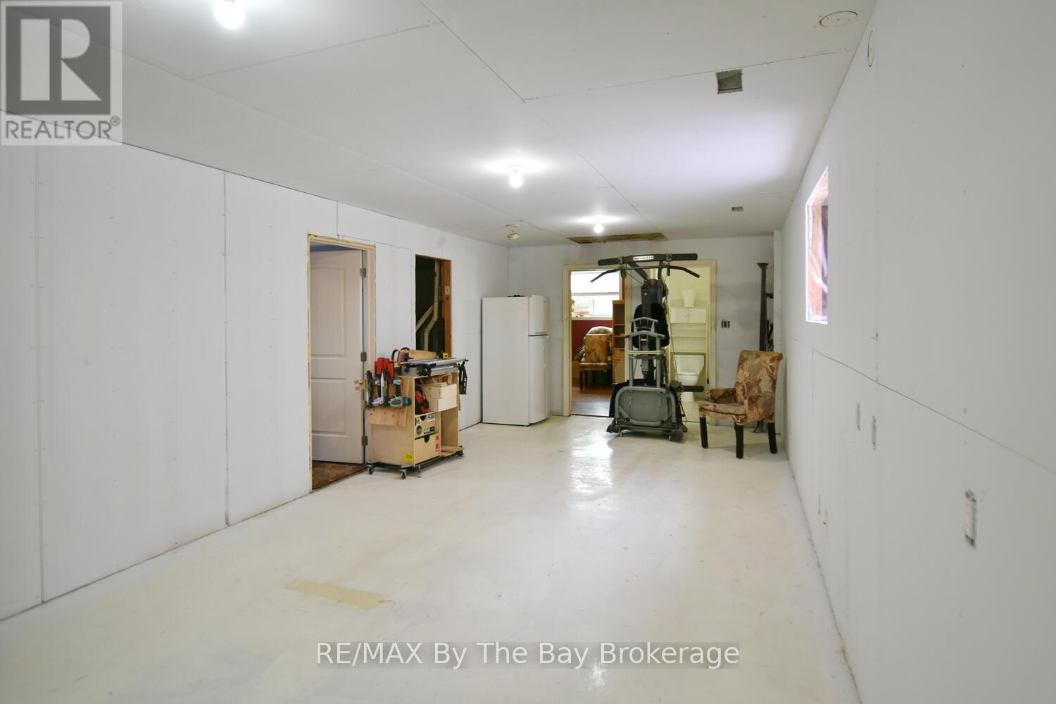 409 Robinson Road, Wasaga Beach, Ontario L9Z 2Z5 - Photo 36 - S12919798