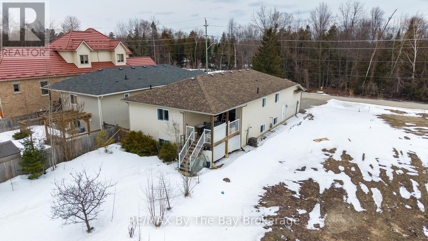 409 Robinson Road, Wasaga Beach, Ontario L9Z 2Z5 - Photo 4 - S12919798
