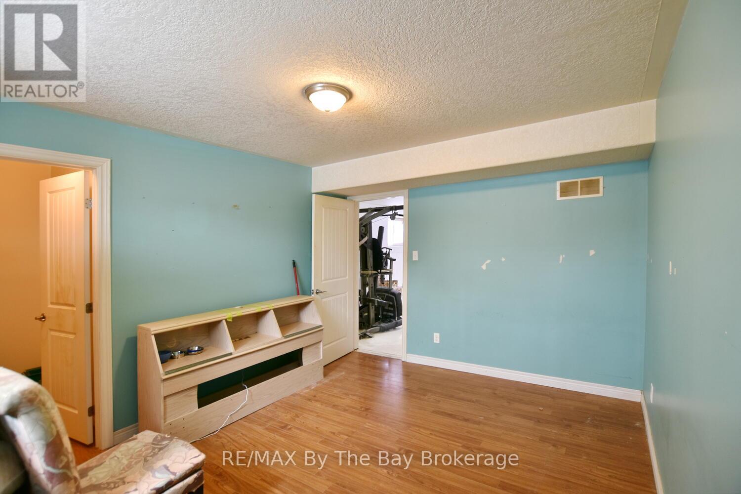 409 Robinson Road, Wasaga Beach, Ontario L9Z 2Z5 - Photo 42 - S12919798