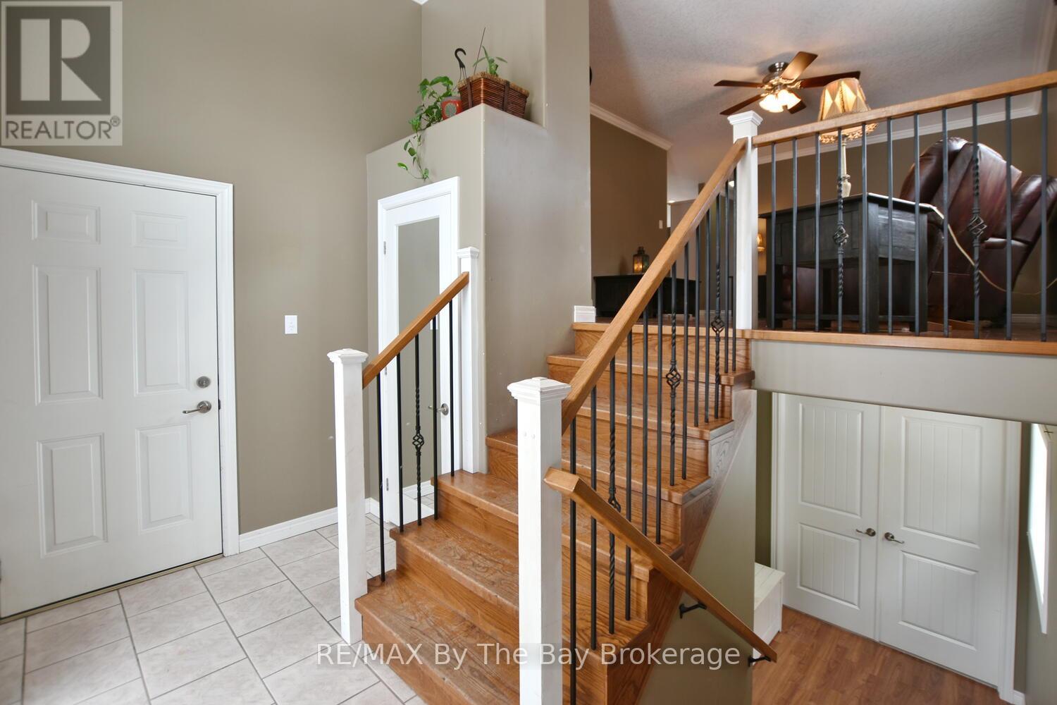 409 Robinson Road, Wasaga Beach, Ontario L9Z 2Z5 - Photo 6 - S12919798