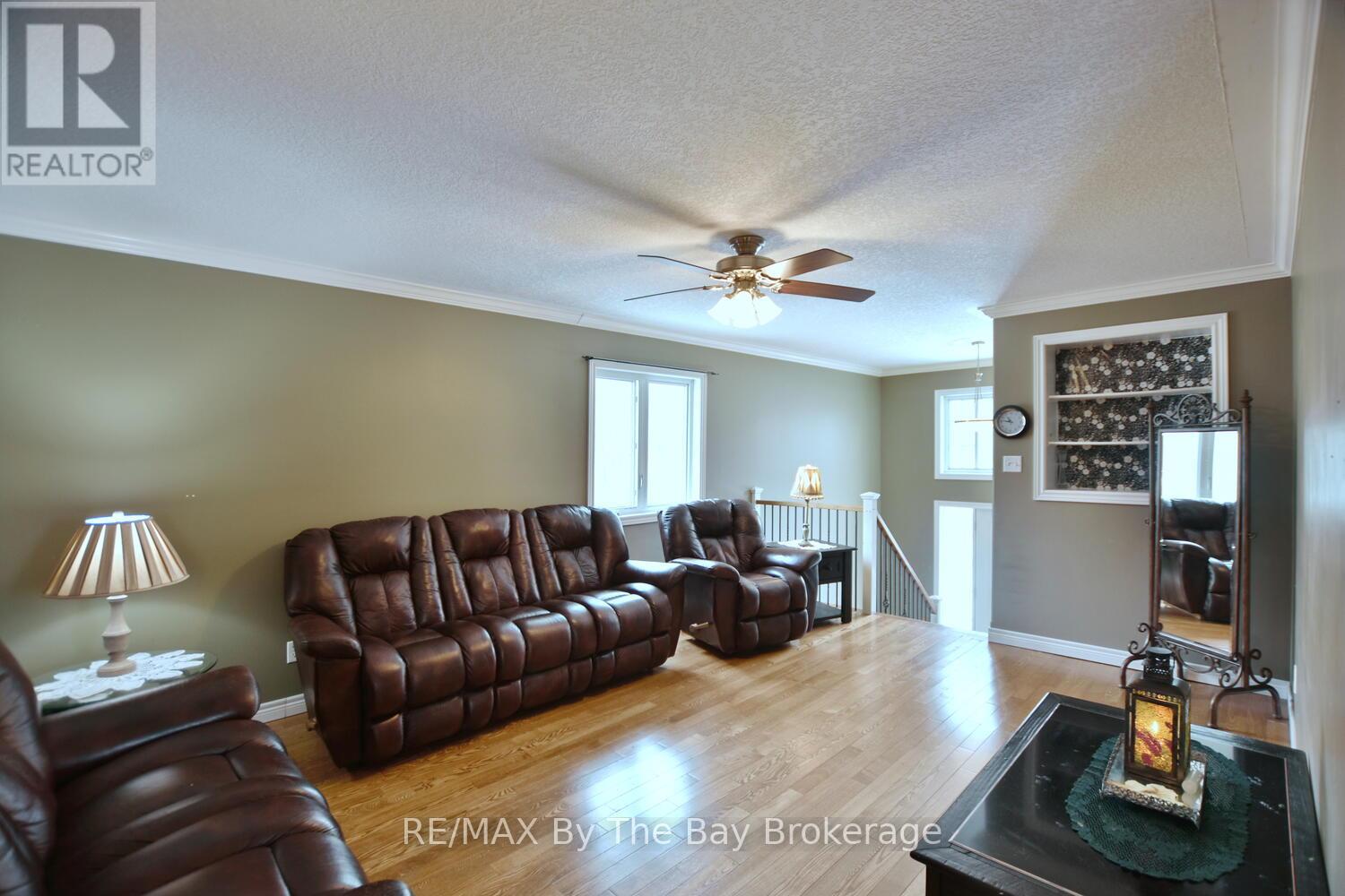 409 Robinson Road, Wasaga Beach, Ontario L9Z 2Z5 - Photo 8 - S12919798