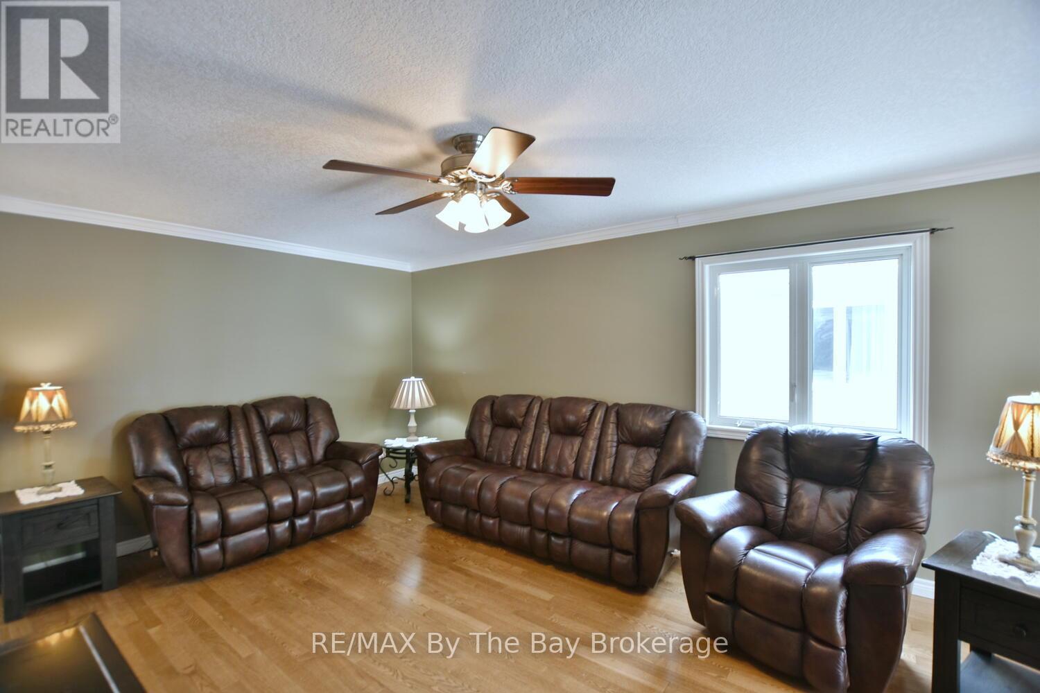 409 Robinson Road, Wasaga Beach, Ontario L9Z 2Z5 - Photo 9 - S12919798
