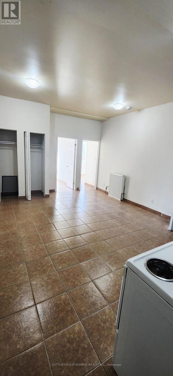 Upper - 1040a St Clair Avenue, Toronto, Ontario  M6E 1A5 - Photo 4 - C12919792