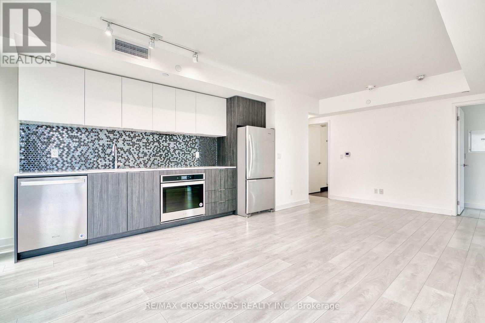 710 - 2 Sonic Way, Toronto, Ontario  M3C 0P2 - Photo 4 - C12919836