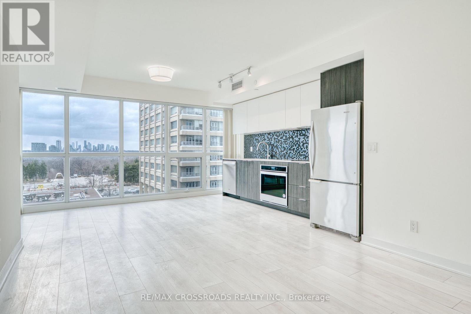 710 - 2 Sonic Way, Toronto, Ontario  M3C 0P2 - Photo 5 - C12919836