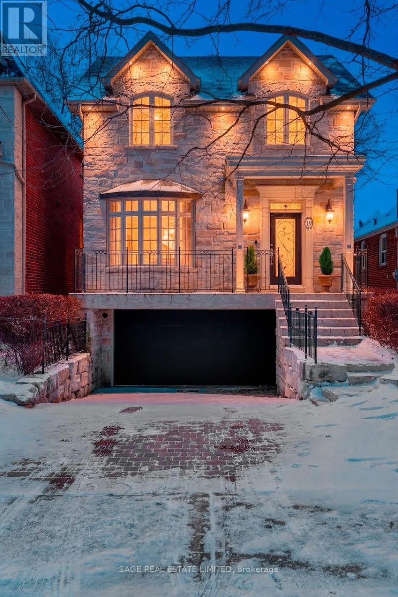 19 Carmichael Avenue, Toronto, Ontario  M5M 2W5 - Photo 3 - C12919920