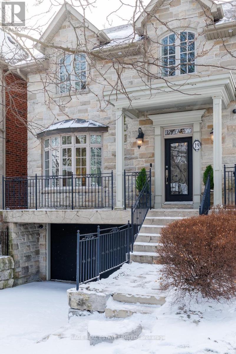 19 Carmichael Avenue, Toronto, Ontario  M5M 2W5 - Photo 4 - C12919920