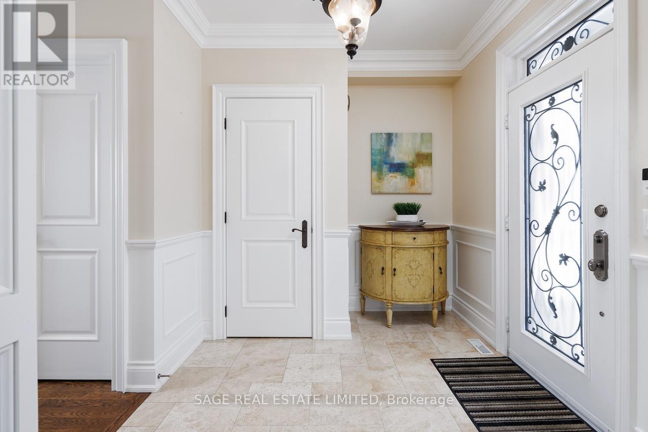 19 Carmichael Avenue, Toronto, Ontario  M5M 2W5 - Photo 6 - C12919920