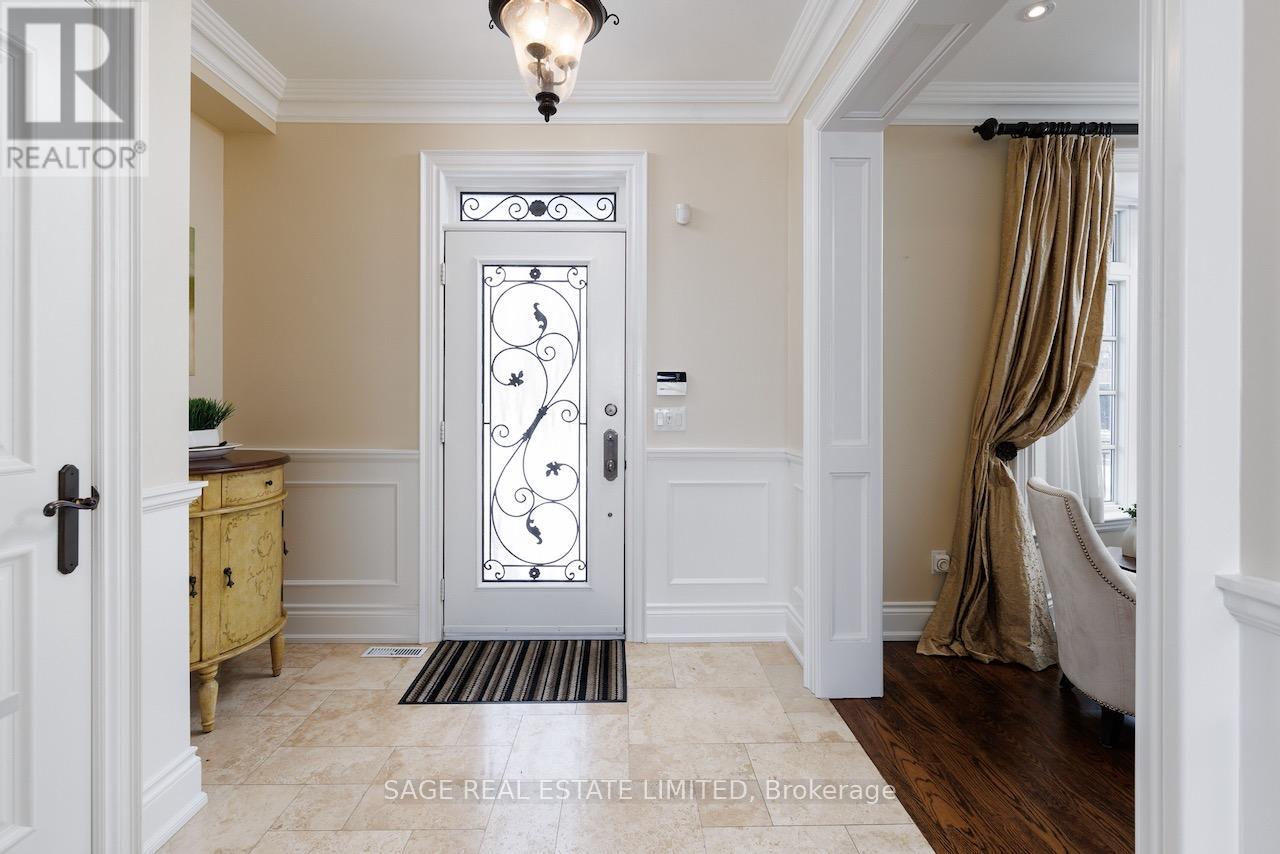 19 Carmichael Avenue, Toronto, Ontario  M5M 2W5 - Photo 7 - C12919920