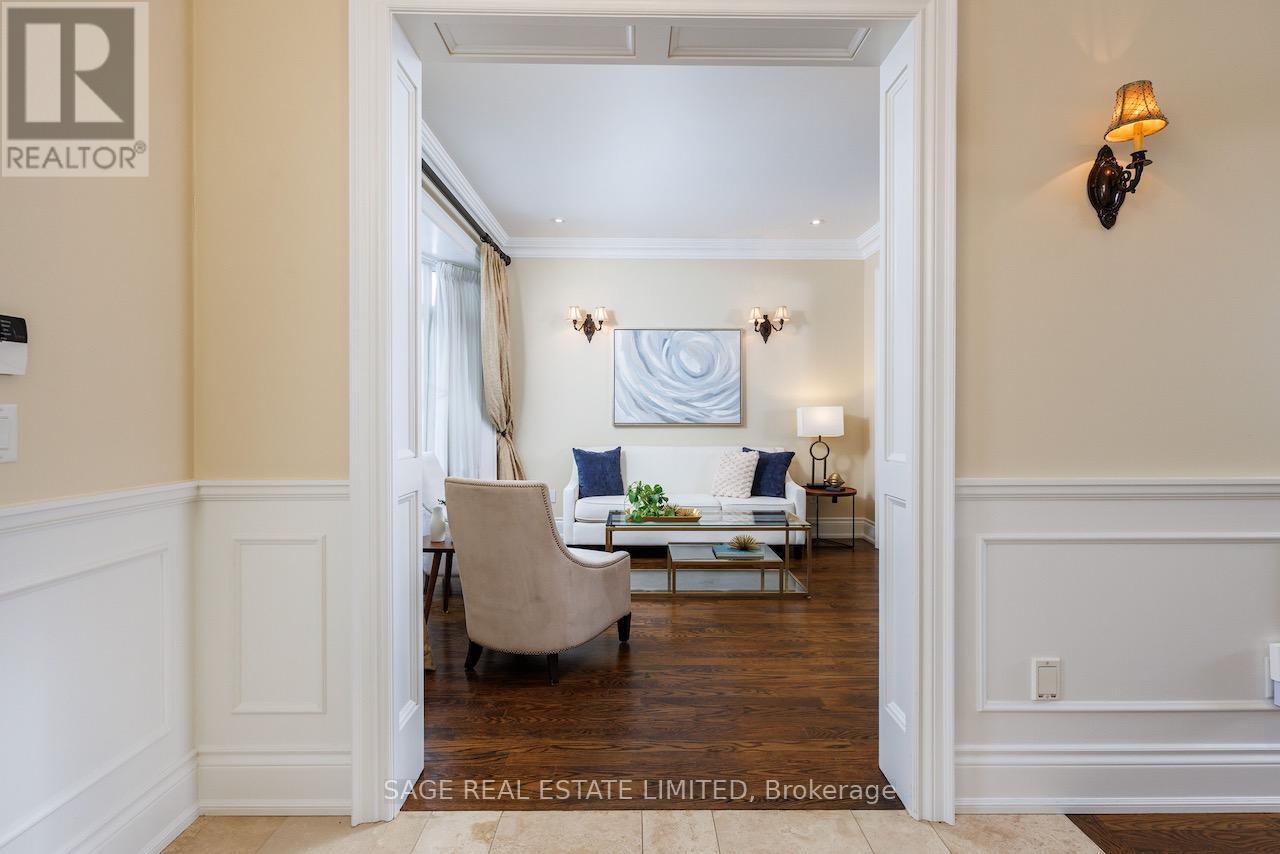 19 Carmichael Avenue, Toronto, Ontario  M5M 2W5 - Photo 8 - C12919920