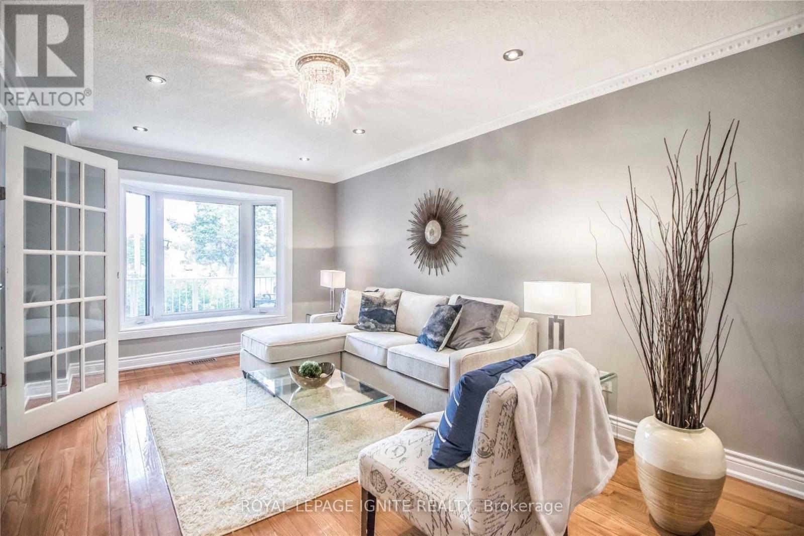 11 Carisbrooke Square, Toronto, Ontario  M1B 4M2 - Photo 3 - E12919924