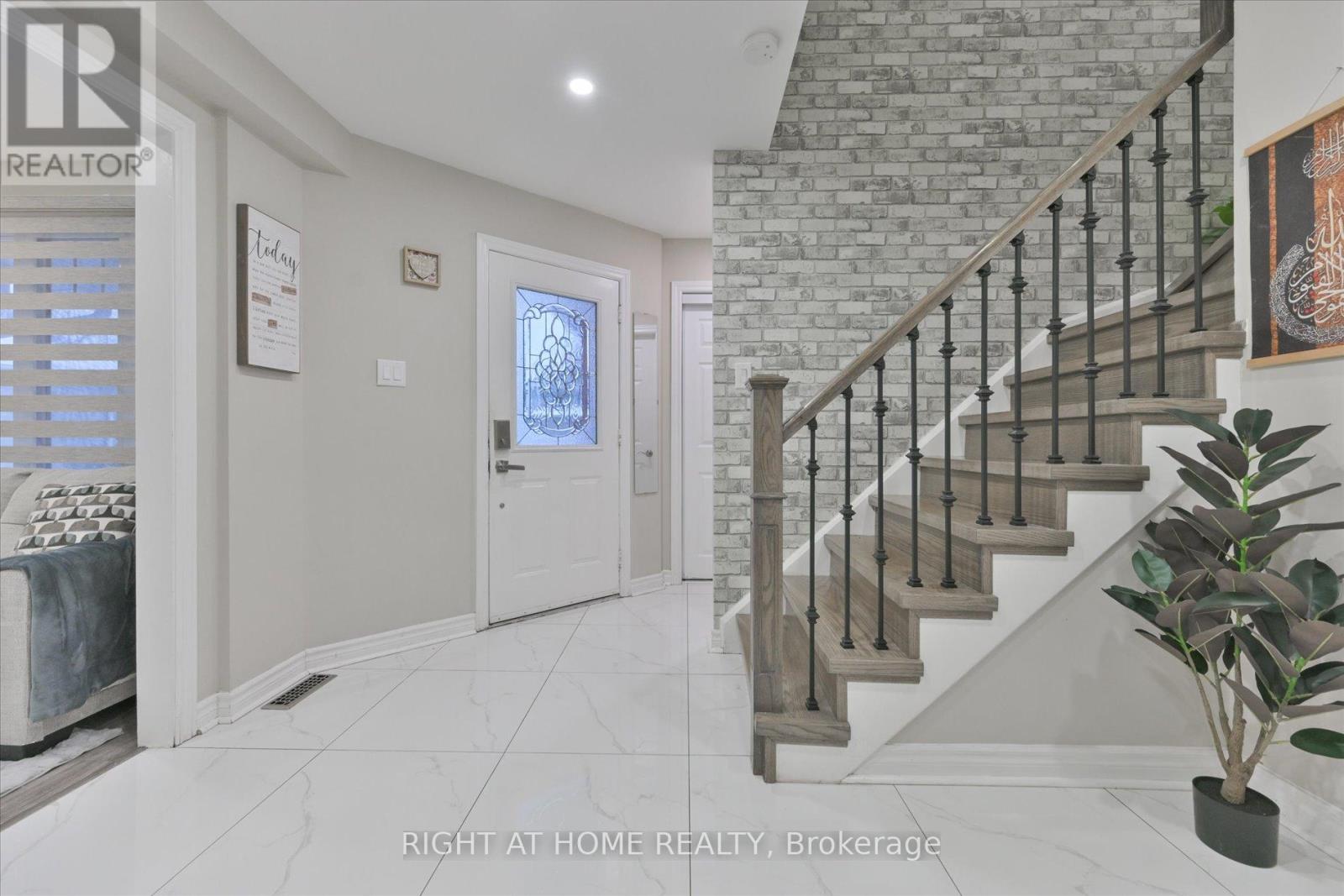 39 Devondale Street, Clarington, Ontario  L1E 1S3 - Photo 4 - E12919932