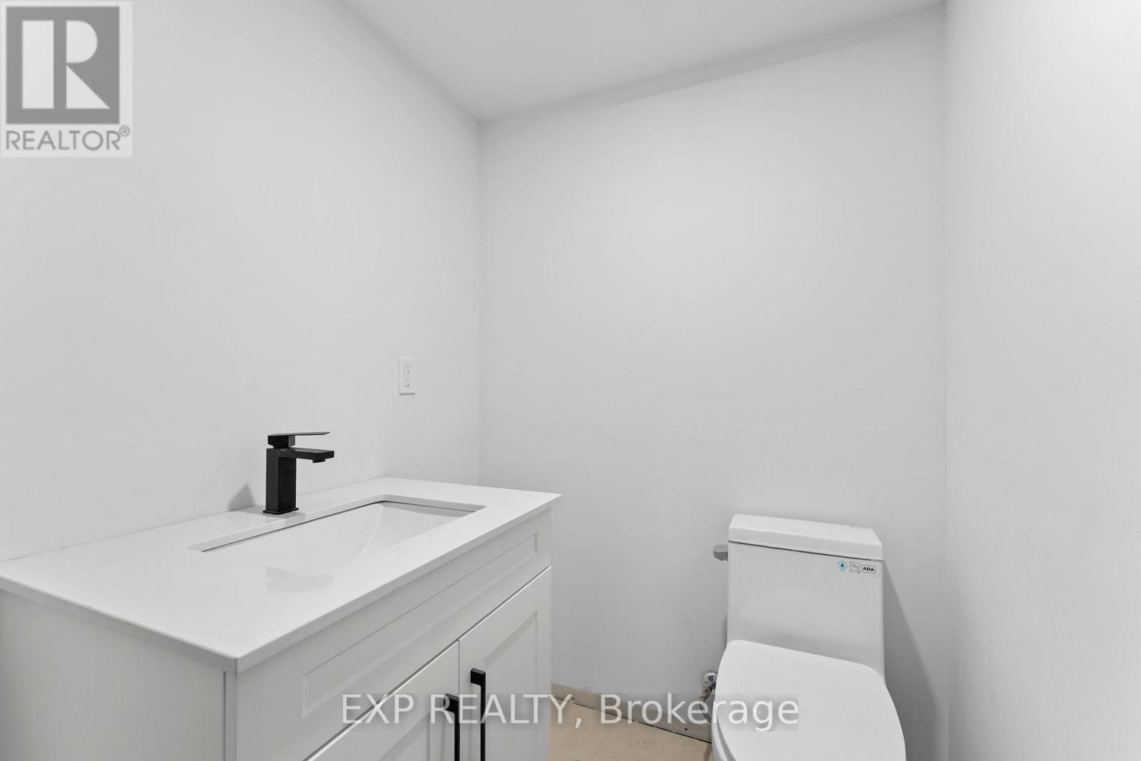 1558 Queen Street E, Toronto (Greenwood-Coxwell), Ontario  M4L 1E8 - Photo 11 - E12919934