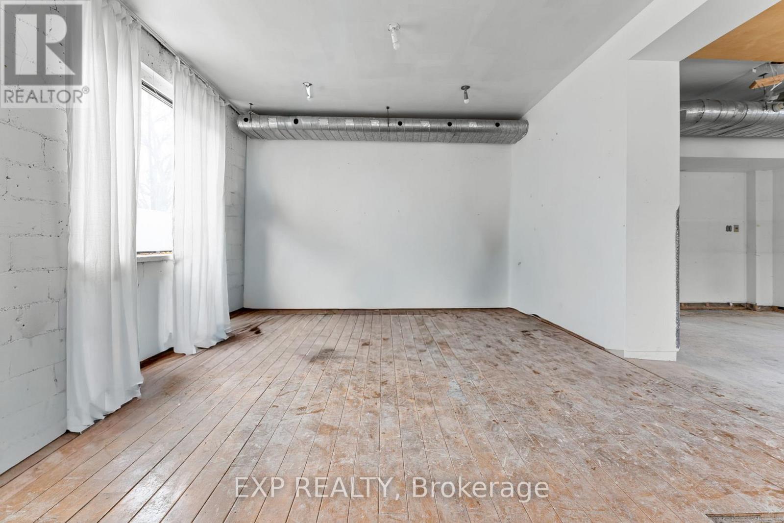 1558 Queen Street E, Toronto (Greenwood-Coxwell), Ontario  M4L 1E8 - Photo 5 - E12919934