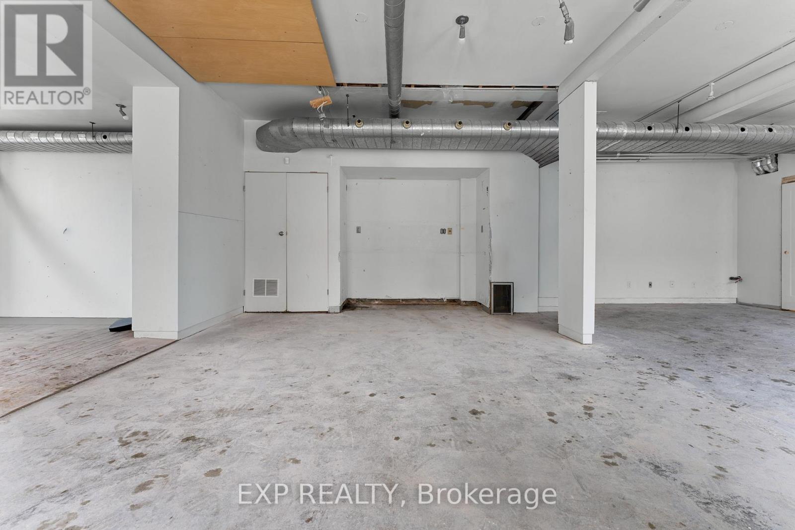 1558 Queen Street E, Toronto (Greenwood-Coxwell), Ontario  M4L 1E8 - Photo 8 - E12919934