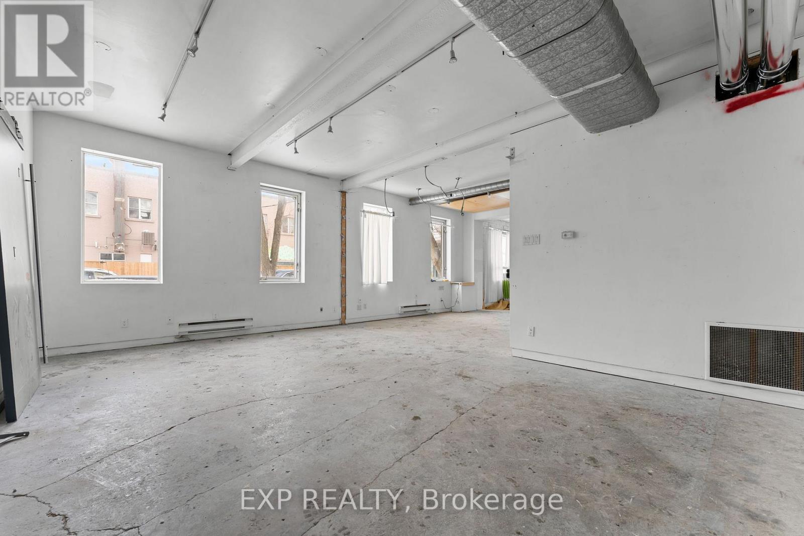 1558 Queen Street E, Toronto (Greenwood-Coxwell), Ontario  M4L 1E8 - Photo 9 - E12919934