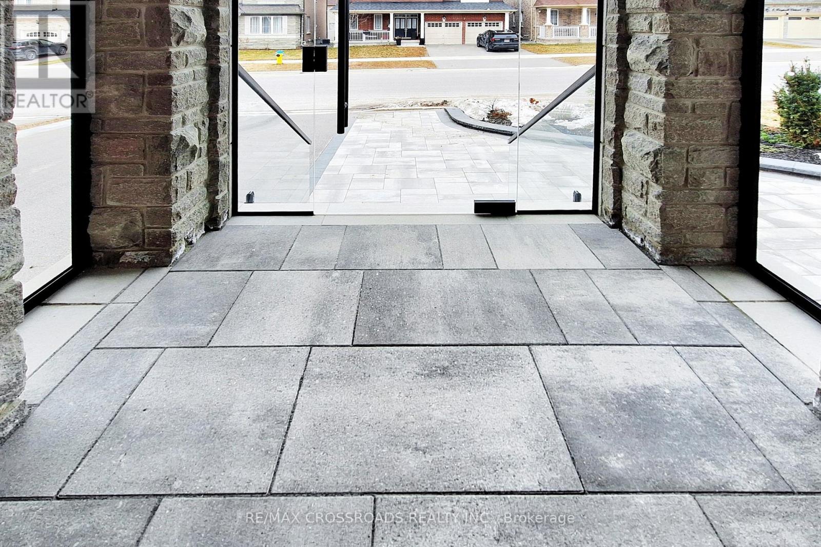 9 Kingknoll Crescent, Georgina, Ontario  L4P 0H6 - Photo 4 - N12919736