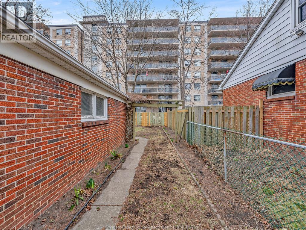 264 Sterling, Windsor, Ontario N8Y 3T7 - Photo 47 - 26006222
