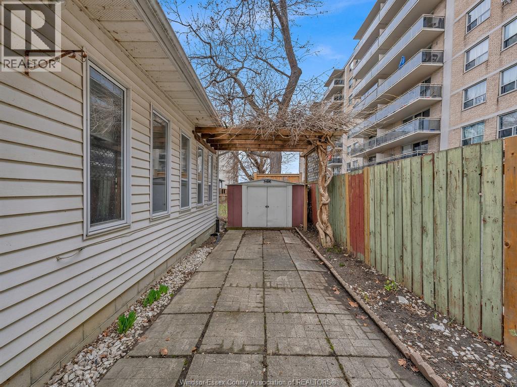 264 Sterling, Windsor, Ontario N8Y 3T7 - Photo 50 - 26006222