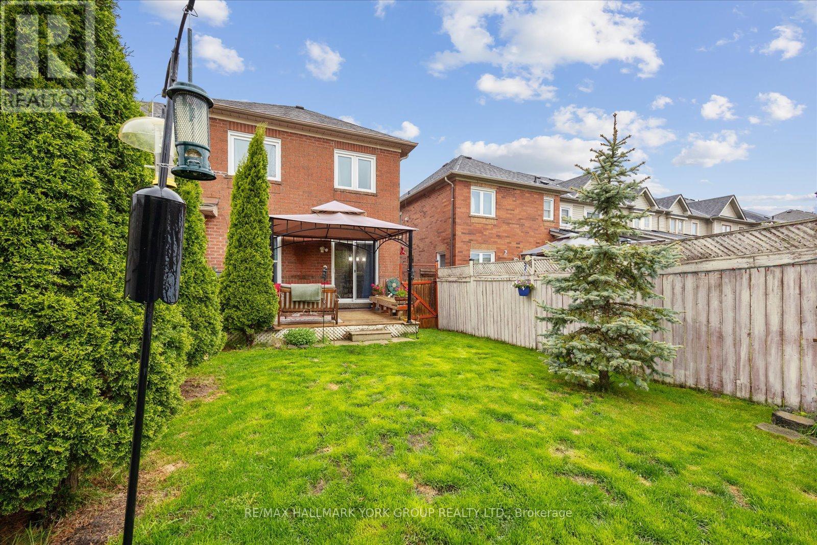 11 Snedden Avenue, Aurora, Ontario  L4G 7J6 - Photo 24 - N12919776