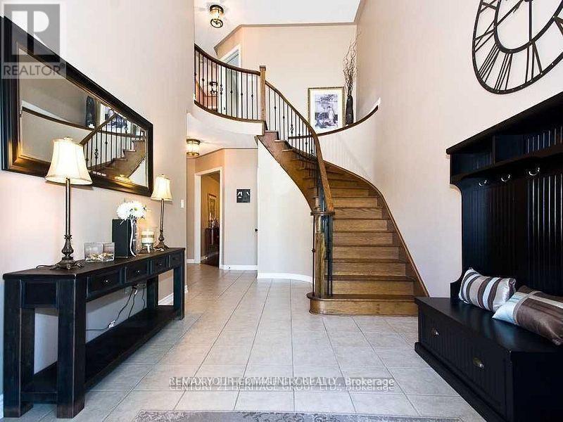 125 Timber Valley Avenue, Richmond Hill (Oak Ridges), Ontario  L4E 4Z8 - Photo 3 - N12919822