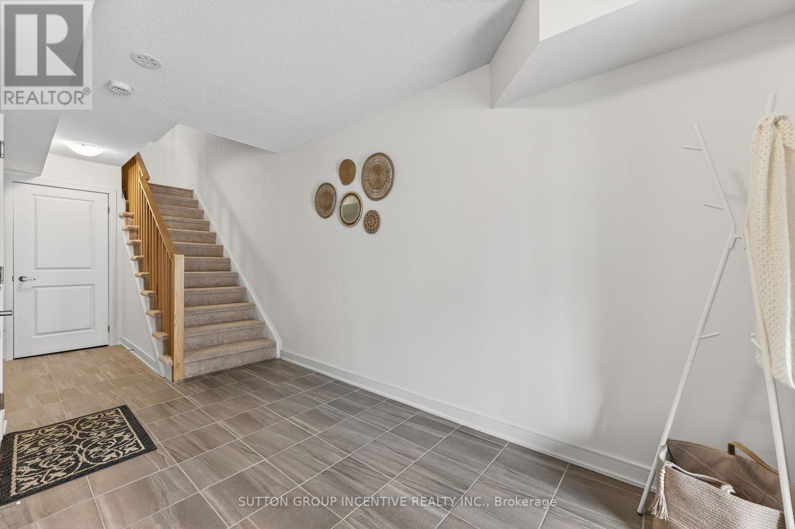 46 Spry Lane, Barrie, Ontario  L9J 0N6 - Photo 5 - S12919802