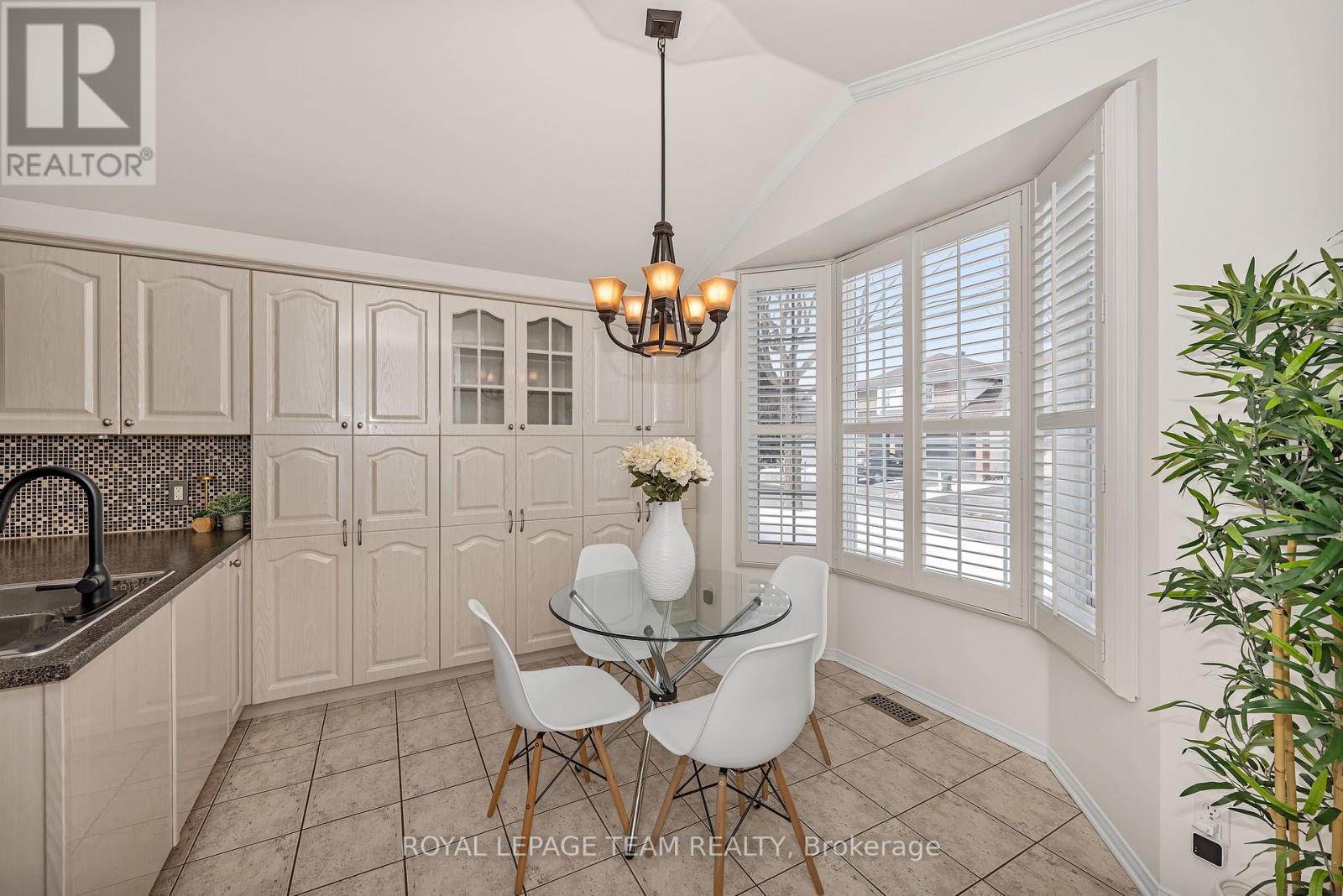 43 Settler's Ridge Way, Ottawa, Ontario  K2J 4V2 - Photo 2 - X12919960