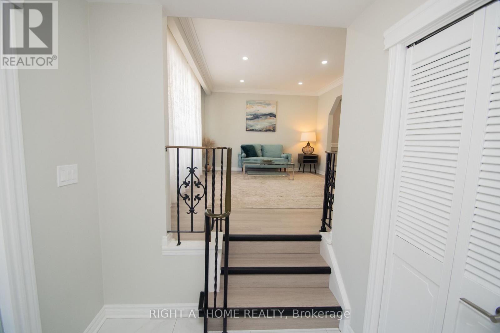 6807 Corwin Crescent, Niagara Falls, Ontario  L2G 2M8 - Photo 8 - X12840354