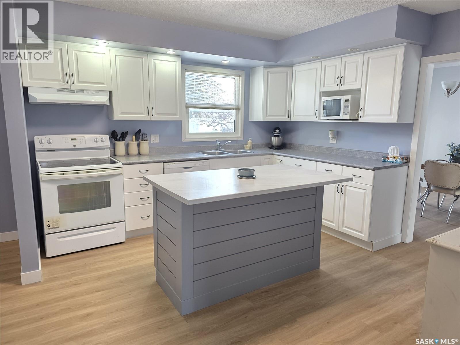 403 Thomson Street, Outlook, Saskatchewan  S0L 2N0 - Photo 6 - SK029228