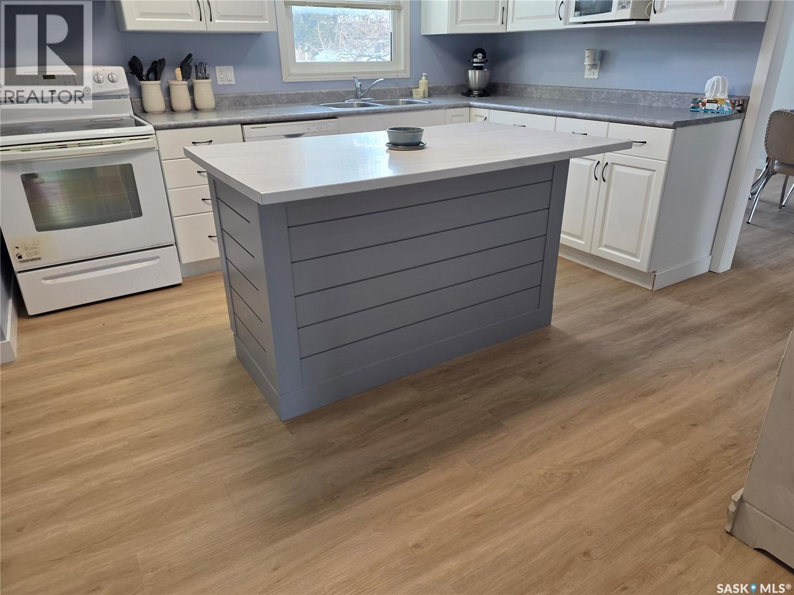 403 Thomson Street, Outlook, Saskatchewan  S0L 2N0 - Photo 8 - SK029228