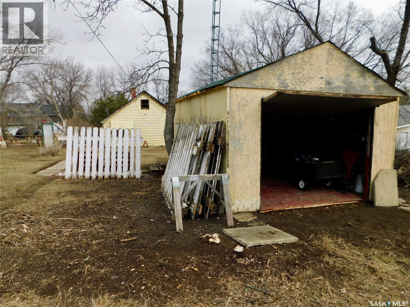 220 2nd Street E, Lafleche, Saskatchewan  S0H 3R0 - Photo 18 - SK031167