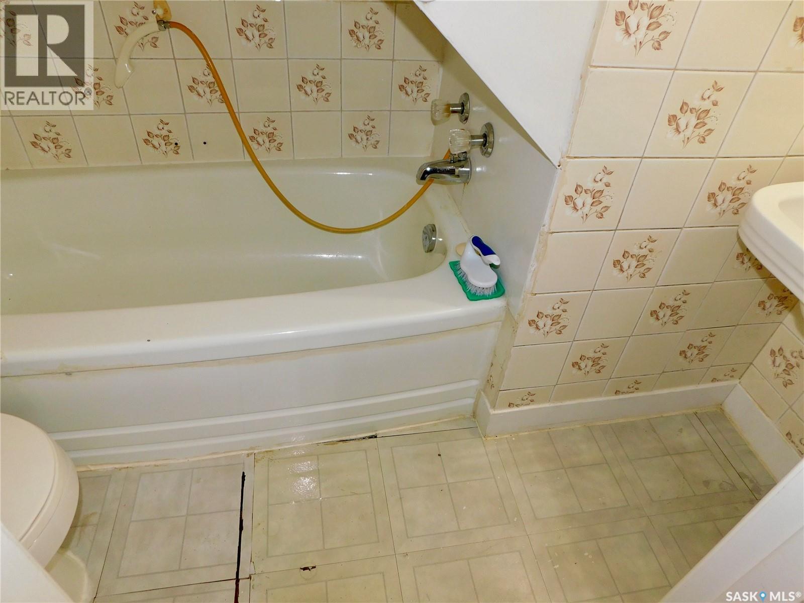 220 2nd Street E, Lafleche, Saskatchewan  S0H 3R0 - Photo 13 - SK031167