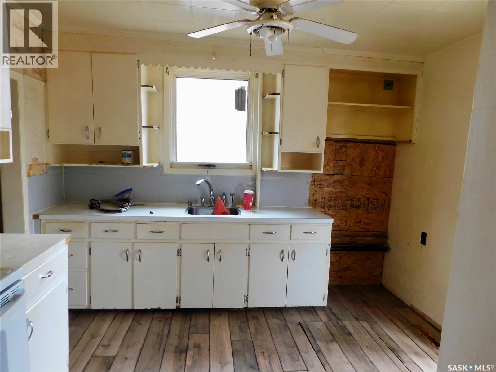 220 2nd Street E, Lafleche, Saskatchewan  S0H 3R0 - Photo 6 - SK031167