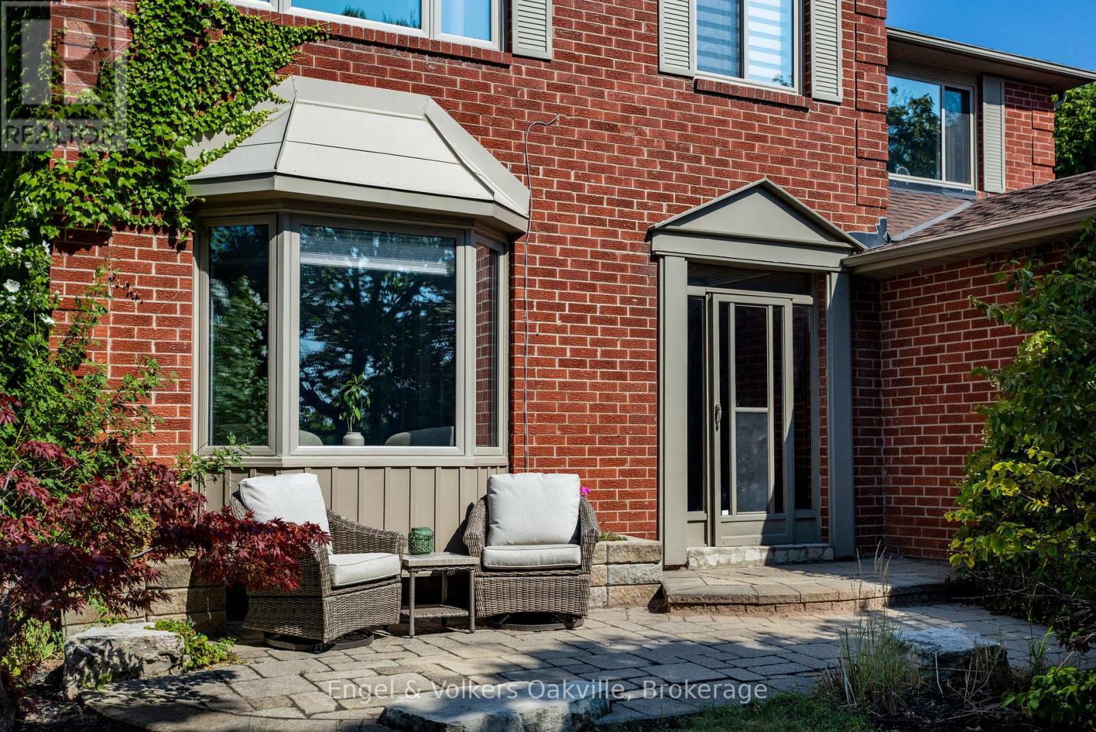 1181 Grange Road, Oakville, Ontario  L6H 1P8 - Photo 6 - W12776672