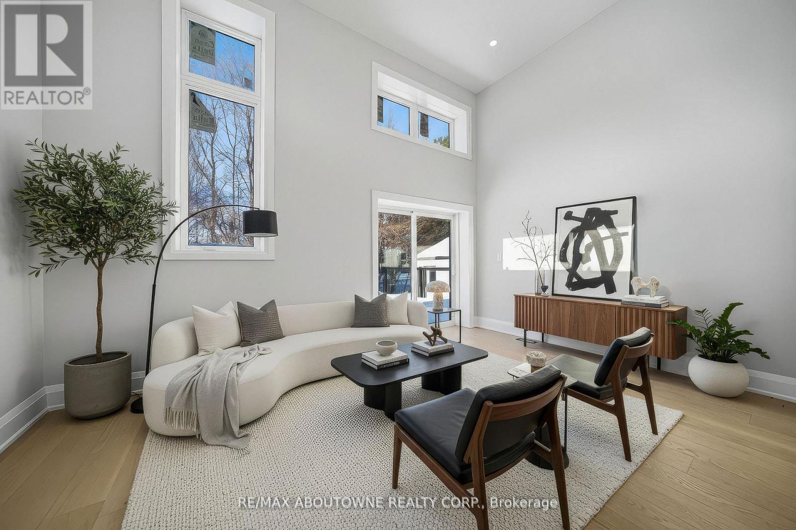 2091 Bridge Road, Oakville, Ontario  L6L 2E8 - Photo 14 - W12919720