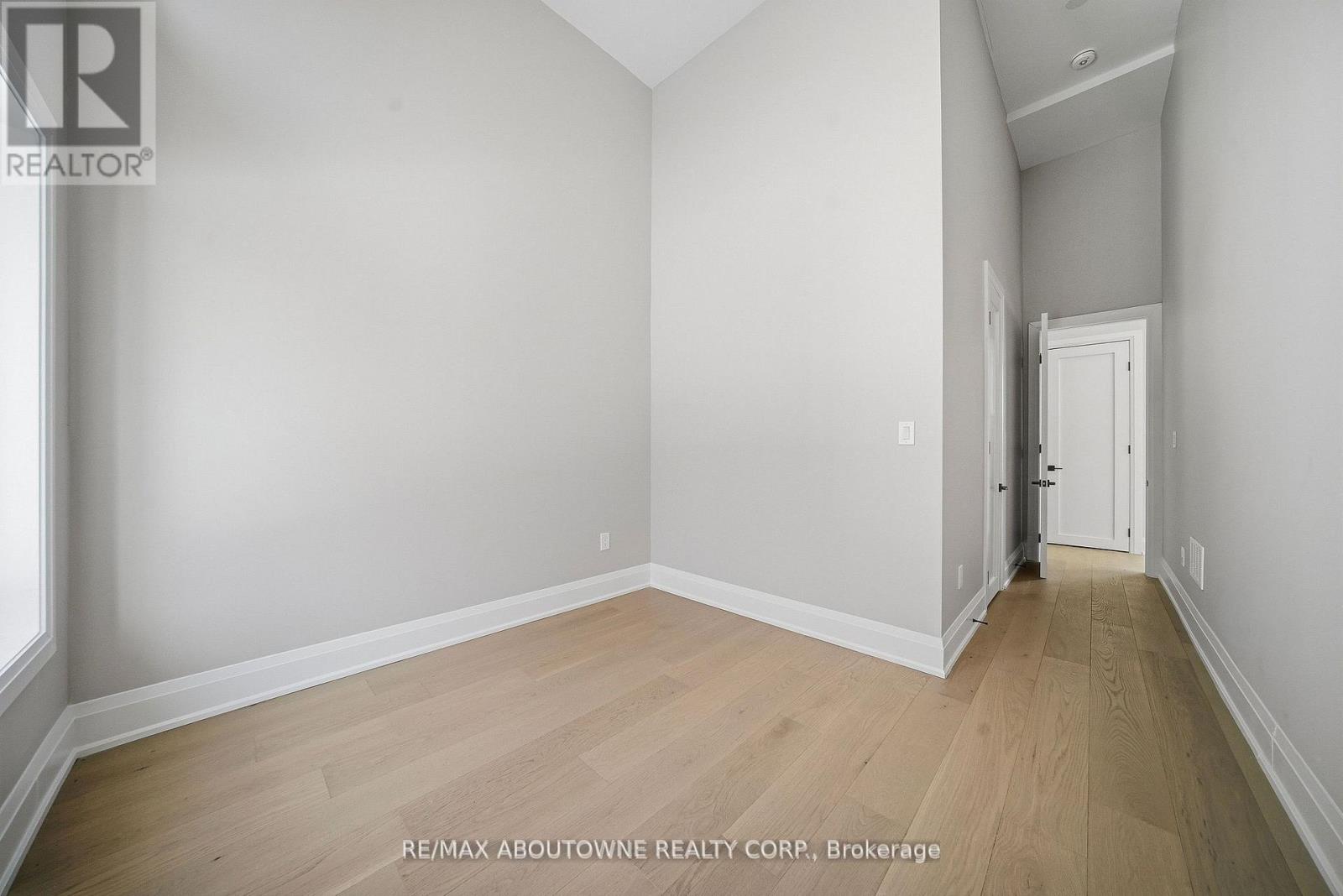 2091 Bridge Road, Oakville, Ontario  L6L 2E8 - Photo 16 - W12919720