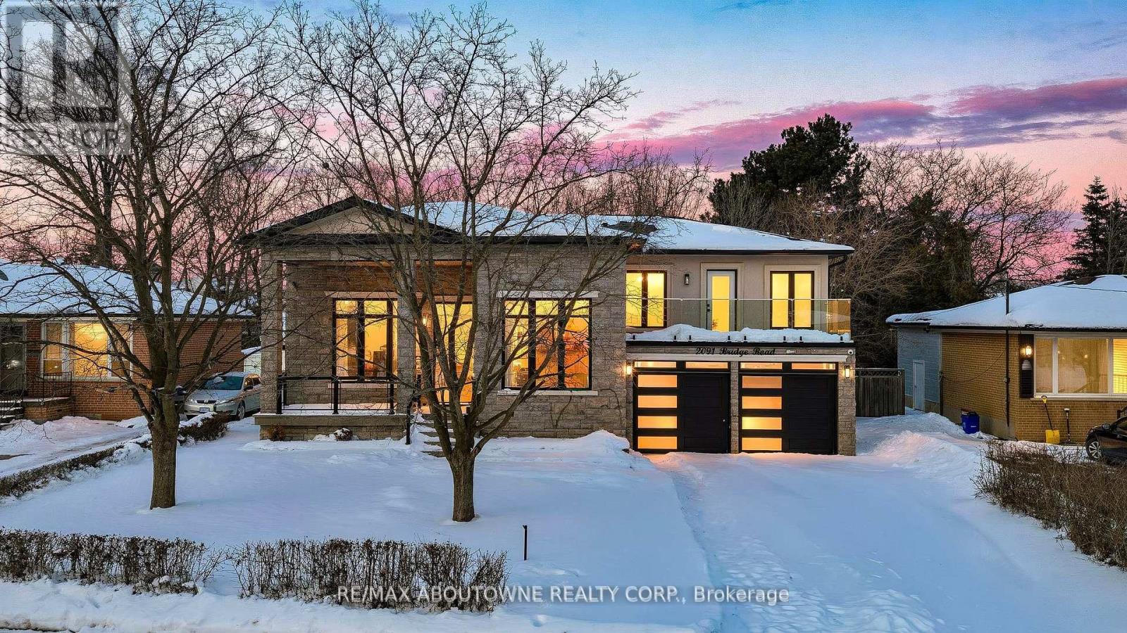 2091 Bridge Road, Oakville, Ontario  L6L 2E8 - Photo 2 - W12919720