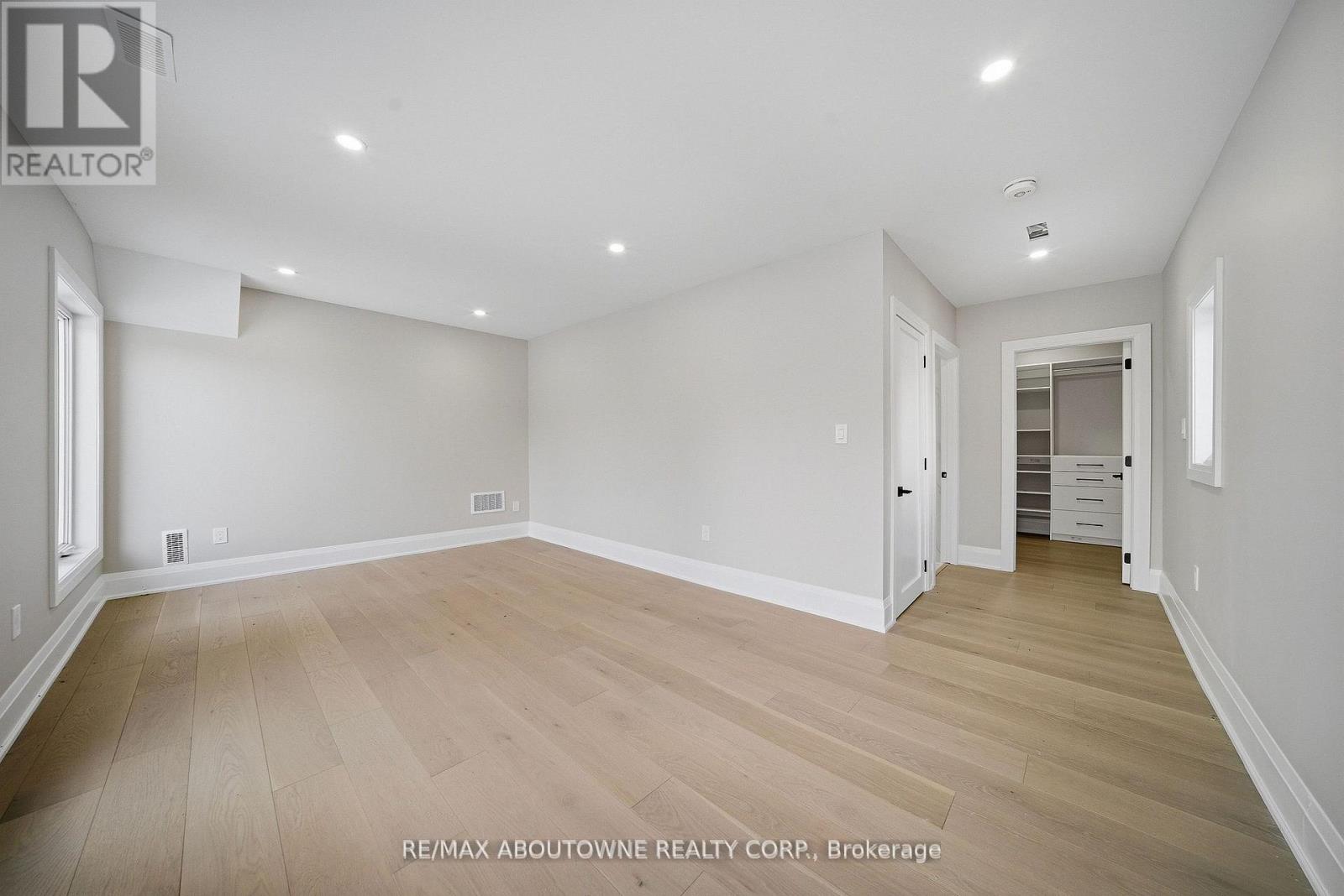 2091 Bridge Road, Oakville, Ontario  L6L 2E8 - Photo 22 - W12919720