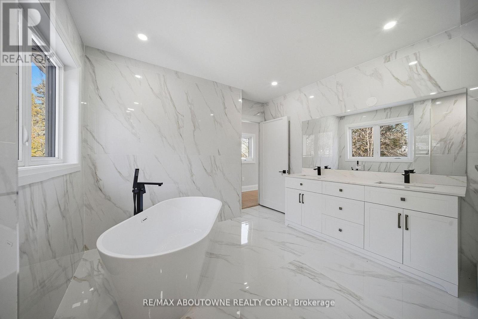 2091 Bridge Road, Oakville, Ontario  L6L 2E8 - Photo 24 - W12919720