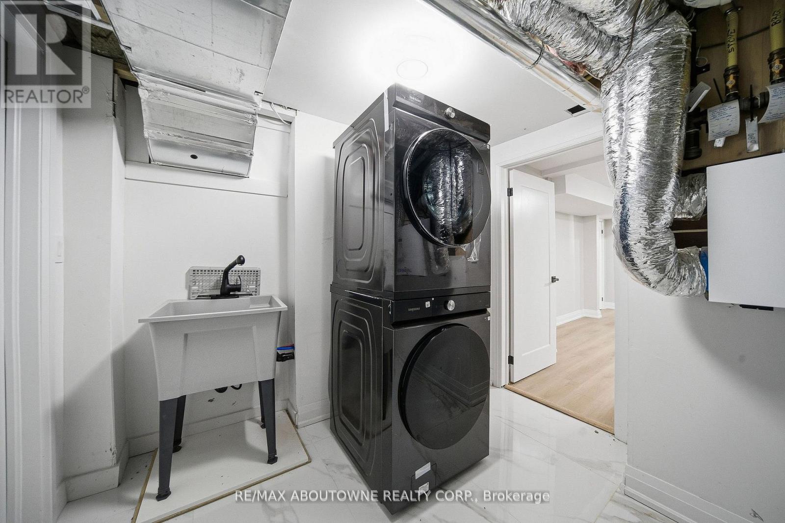 2091 Bridge Road, Oakville, Ontario  L6L 2E8 - Photo 35 - W12919720