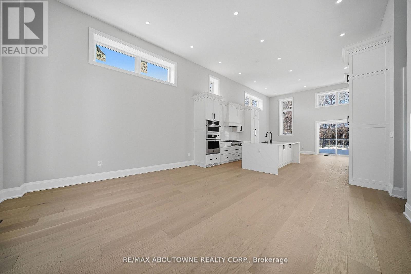 2091 Bridge Road, Oakville, Ontario  L6L 2E8 - Photo 9 - W12919720