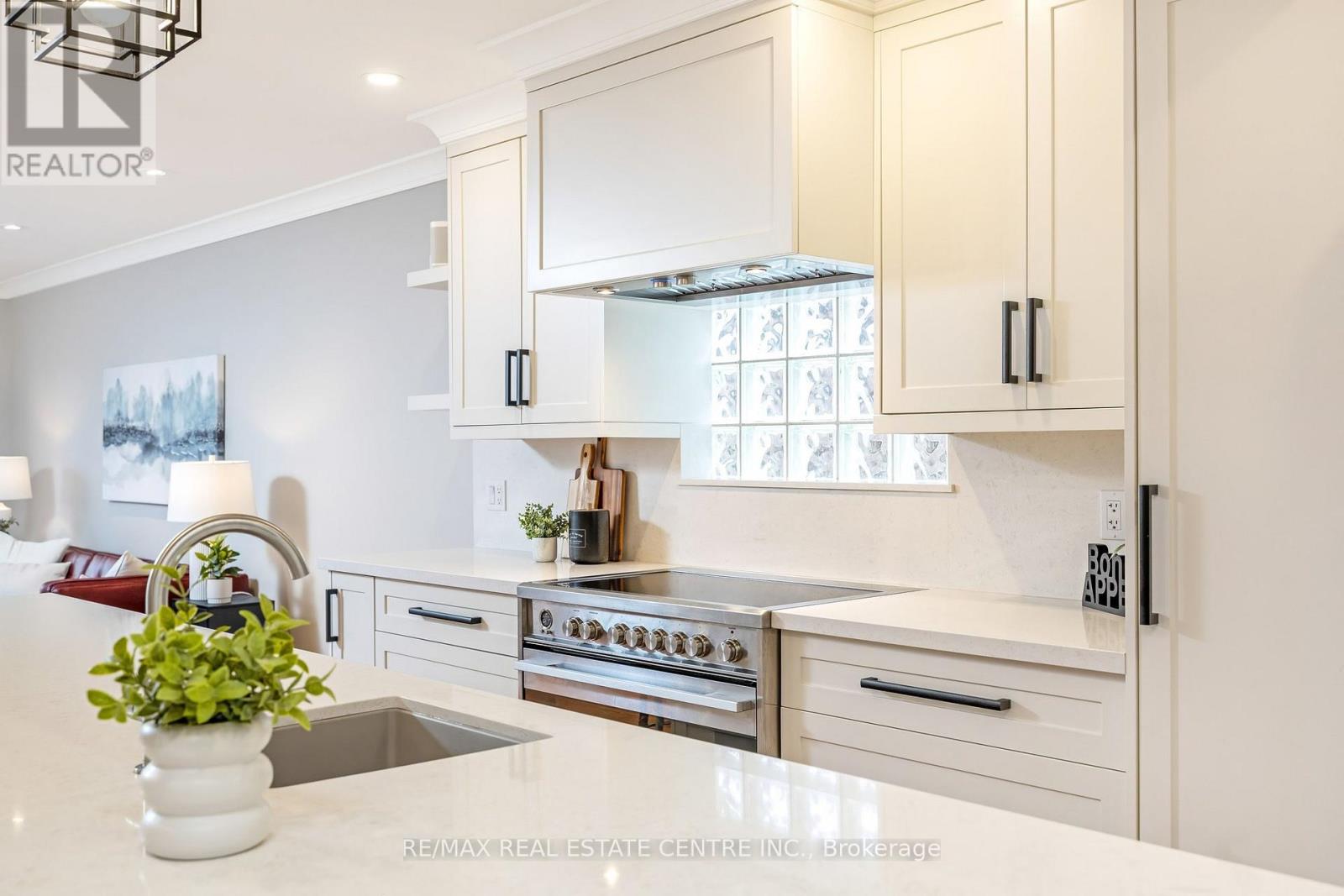 517 Farmstead Drive, Milton, Ontario  L9T 4N7 - Photo 9 - W12919734