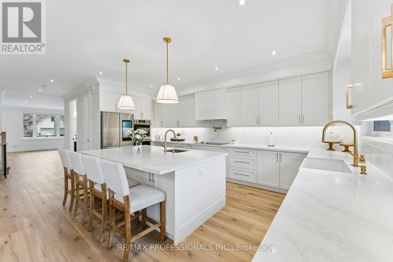 7 Ranwood Drive, Toronto, Ontario  M9N 3E8 - Photo 10 - W12919754