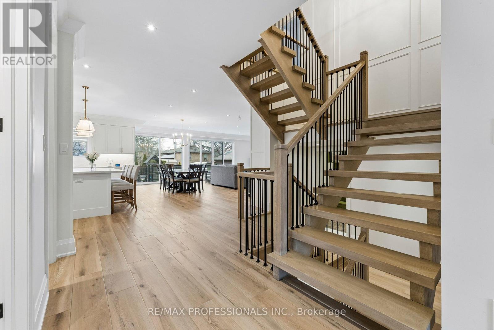 7 Ranwood Drive, Toronto, Ontario  M9N 3E8 - Photo 14 - W12919754