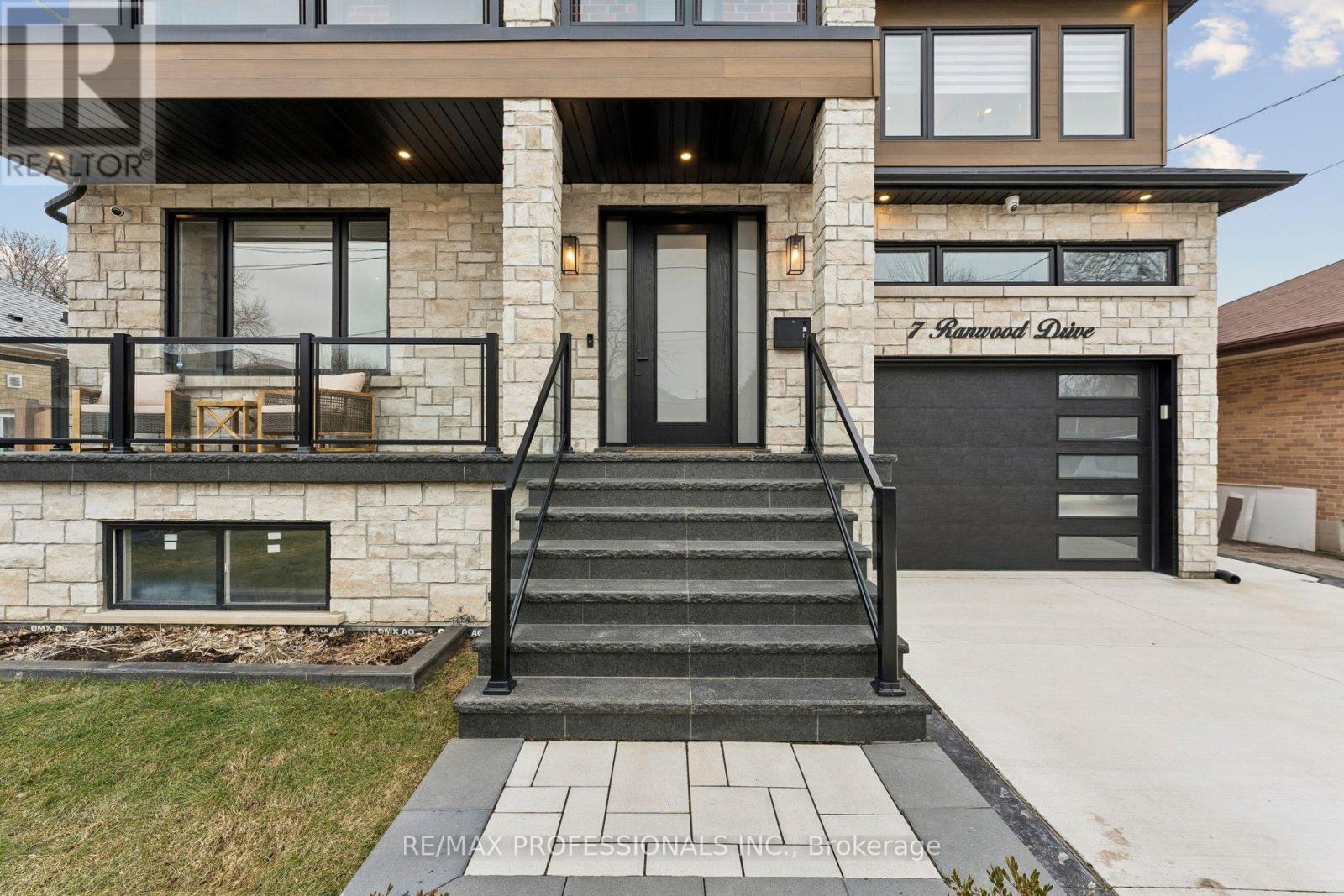 7 Ranwood Drive, Toronto, Ontario  M9N 3E8 - Photo 2 - W12919754