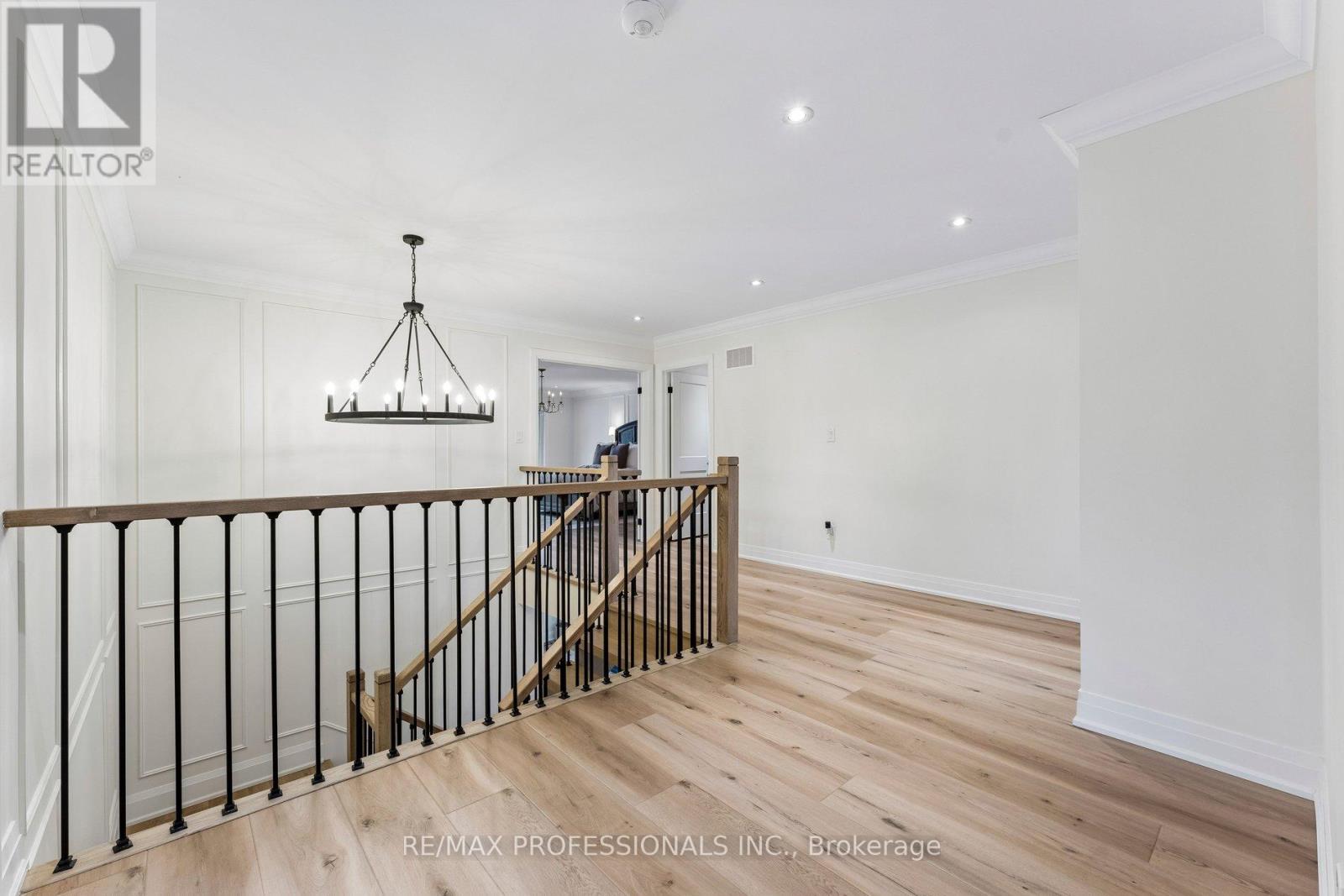 7 Ranwood Drive, Toronto, Ontario  M9N 3E8 - Photo 21 - W12919754